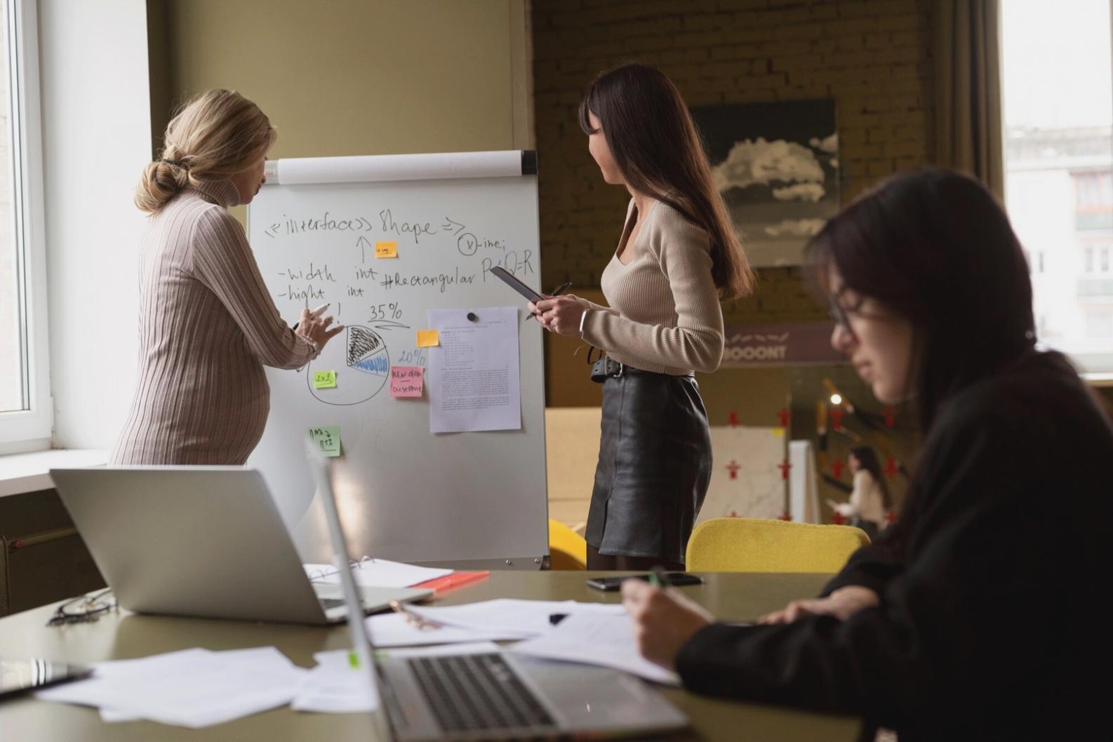 Collaboration internationale entre éducateurs et partenaires technologiques